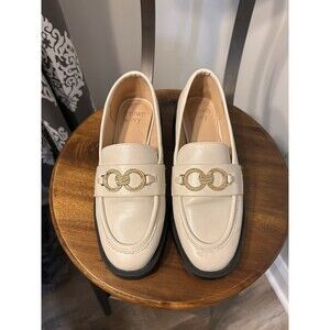 Crown & Ivy Ivory Chunky Loafers Chain Detail Size 7.5 Y2K Classic City Corpcore